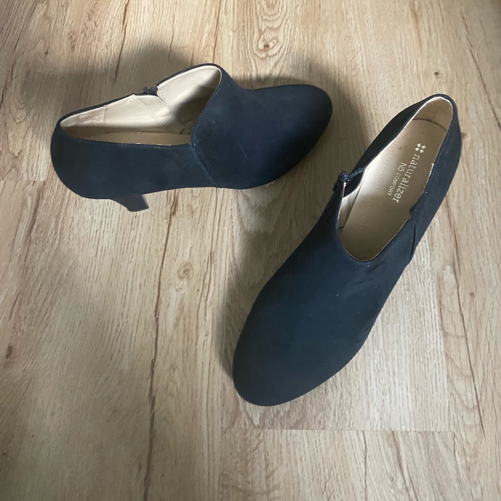 Like New Naturalizer Suede Heeled Bootie